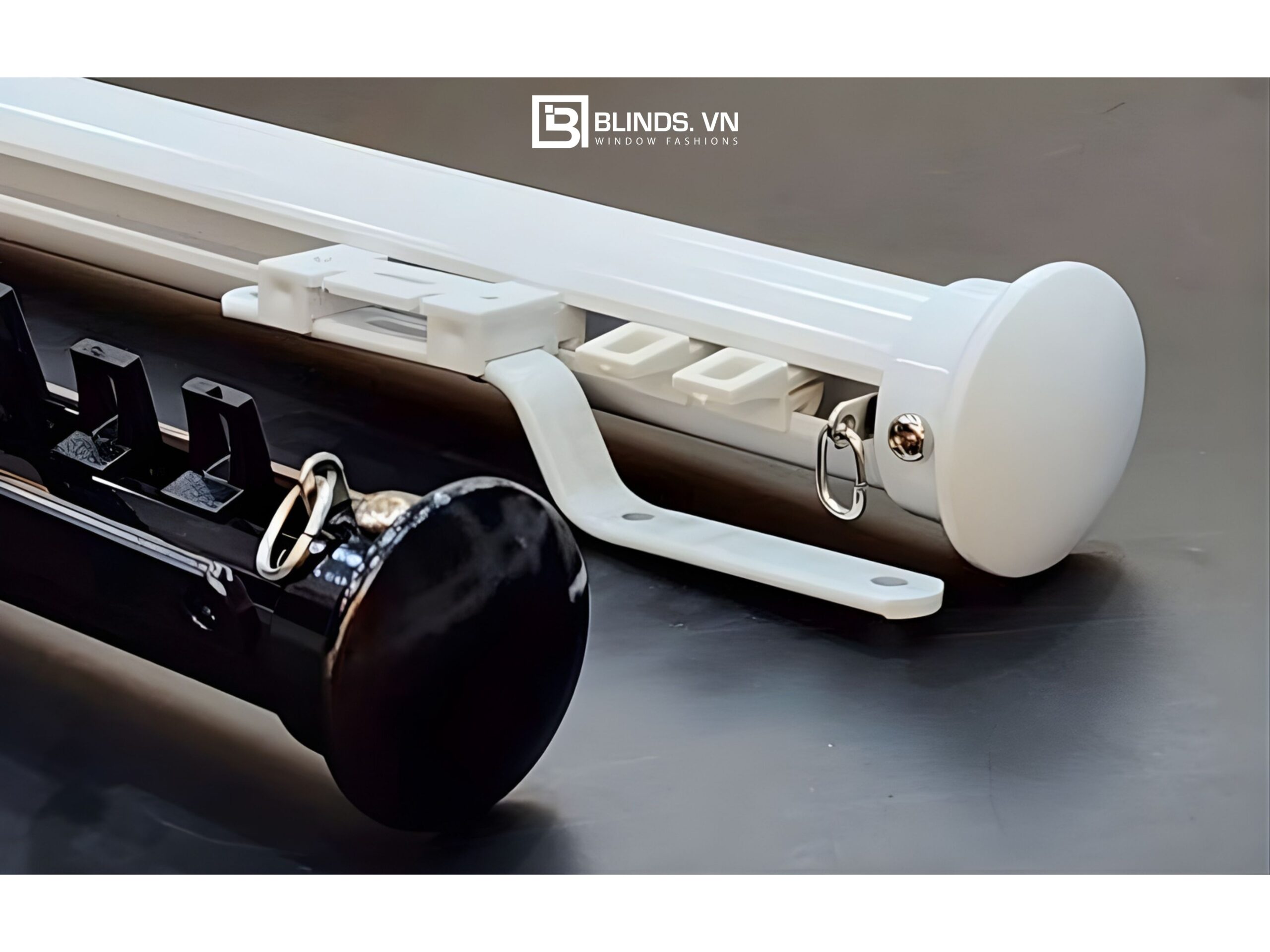 99+ Mẫu thanh treo rèm cửa và phụ kiện chính hãng - Báo giá 2026 9 910 scaled