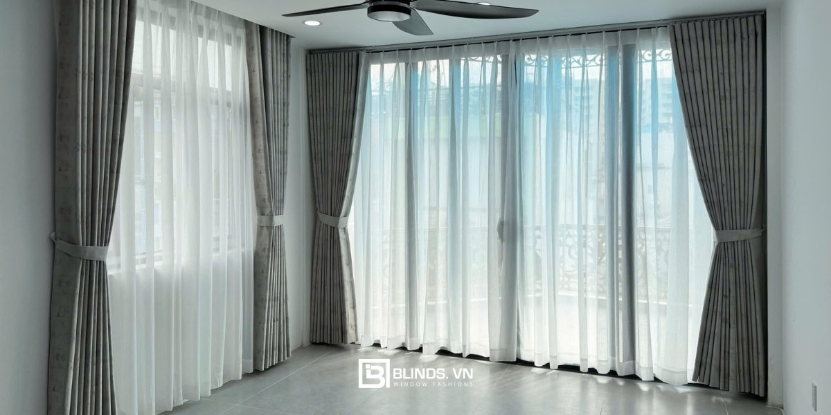 rem cua blinds tai nha pho phuong an hoi tay 1